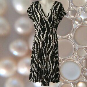 Roulette Pearl Necklace Print Dress Size Large